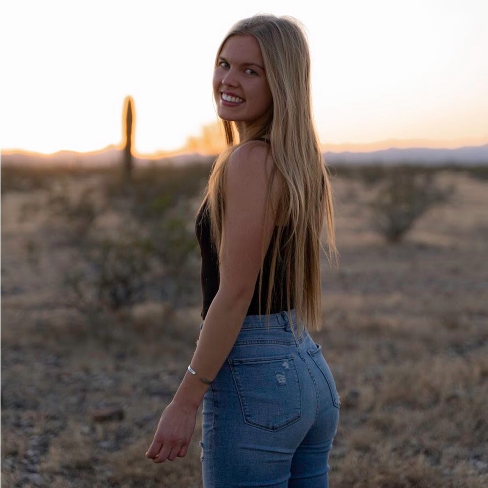 Meet your Posher, Laura